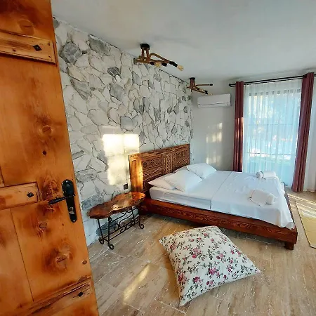 Stoneage Hotel *