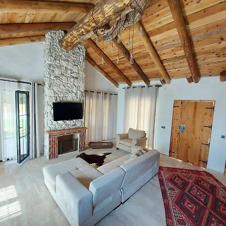Stoneage Hotel *